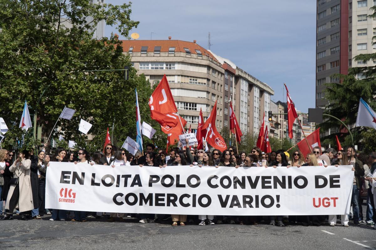 Cientos de personas se han manifestado desde el Centro Comercial Cuatro Caminos