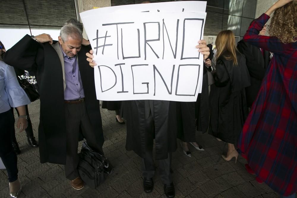 Protesta de jueces, fiscales y abogados ante la Ciudad de la Justicia de la capital grancanaria