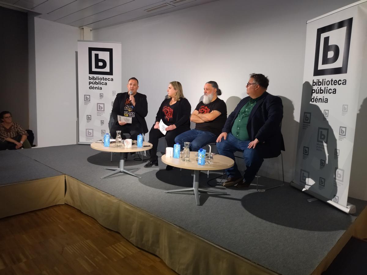 Un momento de la presentación en la biblioteca de Dénia