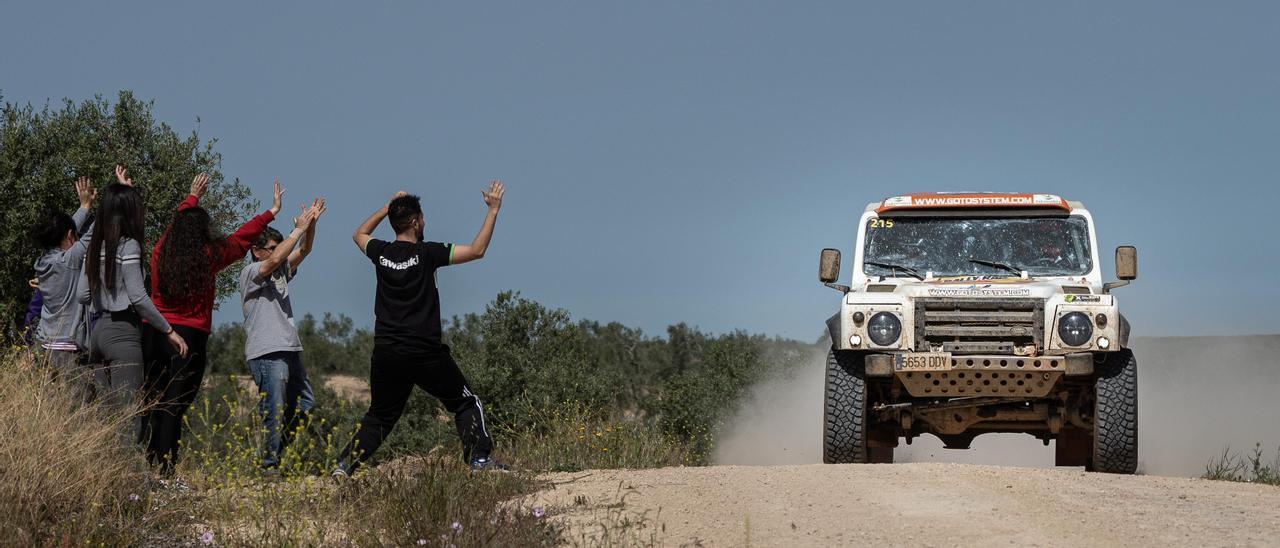 Uno de los vehículos durante la tercera etapa de la Baja TT Dehesa Extremadura.