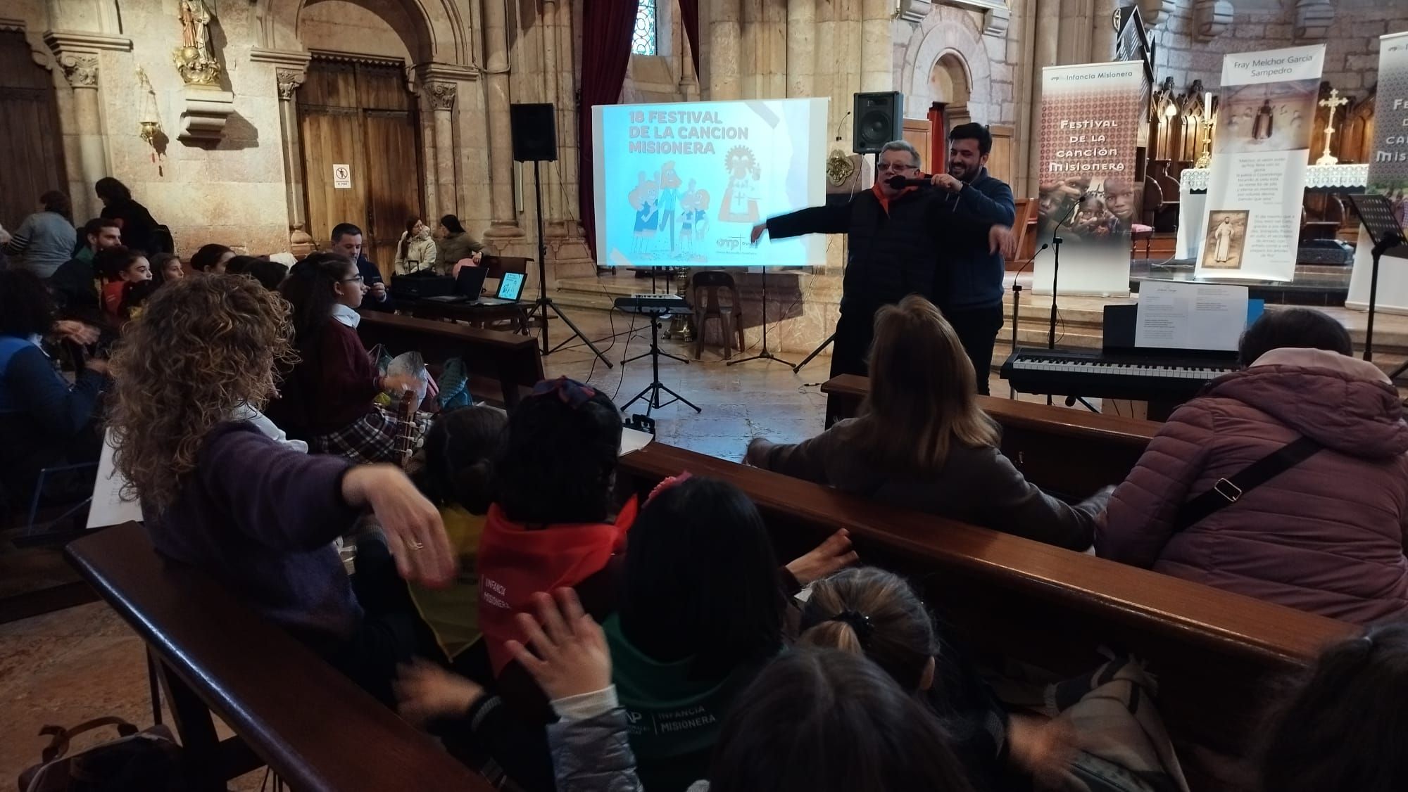 Colegios y parroquias de Asturias se dan cita en Covadonga por el 18 Festival de Canción Misionera