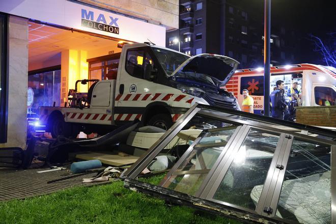 Brutal accidente de tráfico en Gijón con dos fallecidos