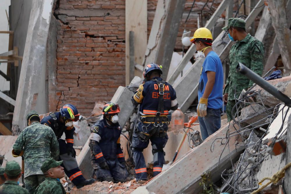Ciudad de México busca supervivientes entre los escombros
