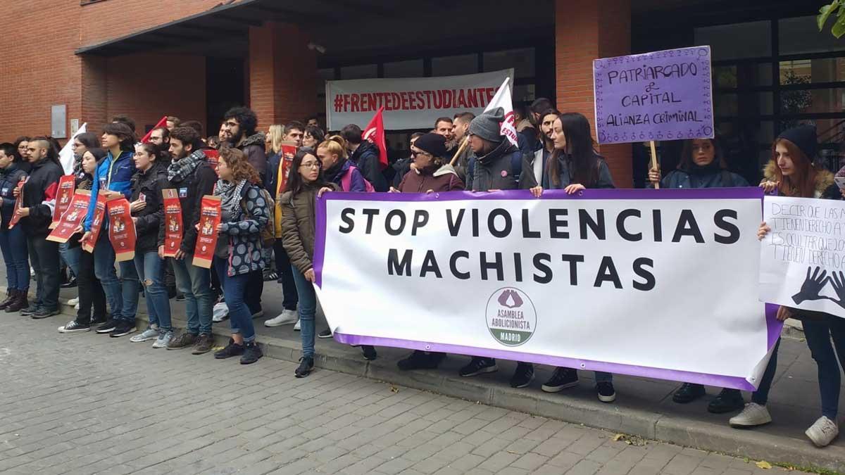 Protesta estudiantil contra la prostitución en una charla en la Universidad Carlos III de Madrid.