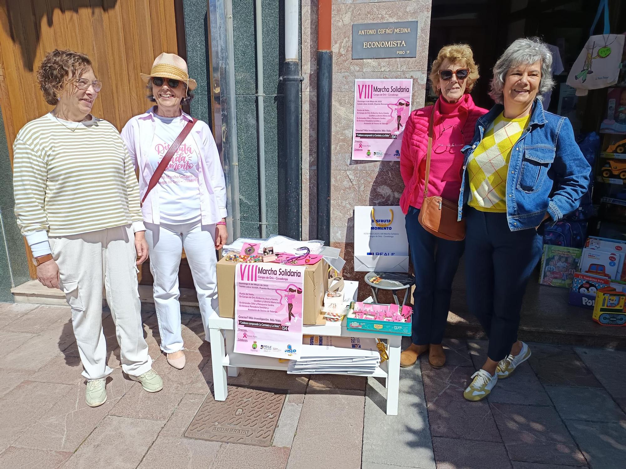 Integrantes de Rosa Palo, este domingo, en Cangas.