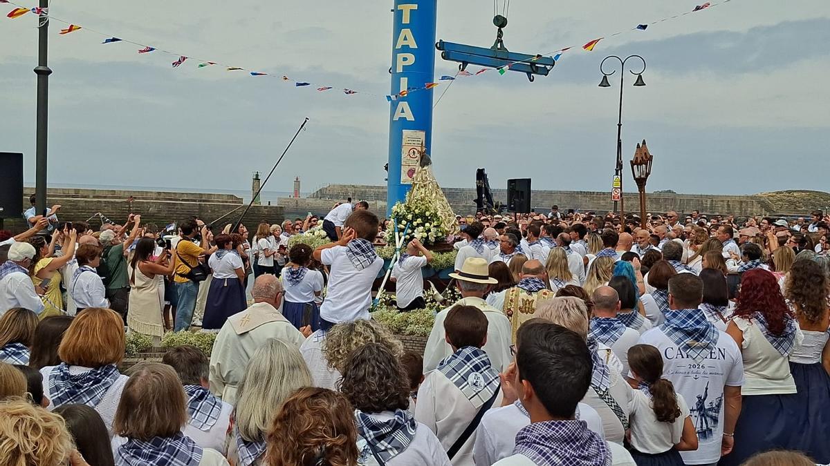 EN IMÁGENES: Tapia de Casariego, a rebosar en la procesión del Carmen