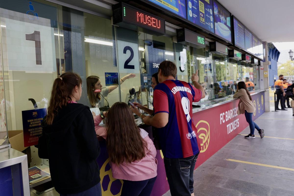 Turistas perdidos siguen llegando al Camp Nou en obras en día de partido