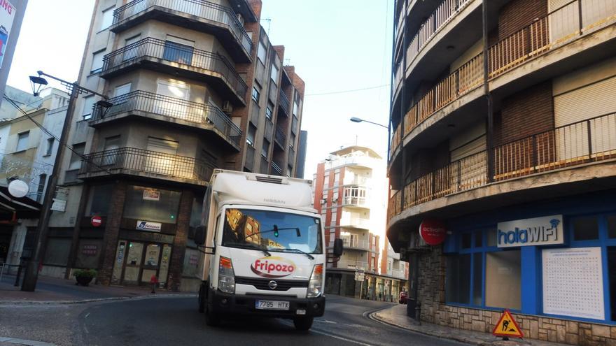 Oliva pide al ministerio que limite el paso de camiones por el casco urbano
