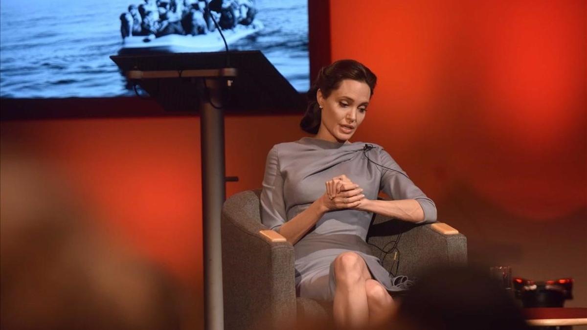 Angelina Jolie durante su intervención en Londres como enviada especial del ACNUR.
