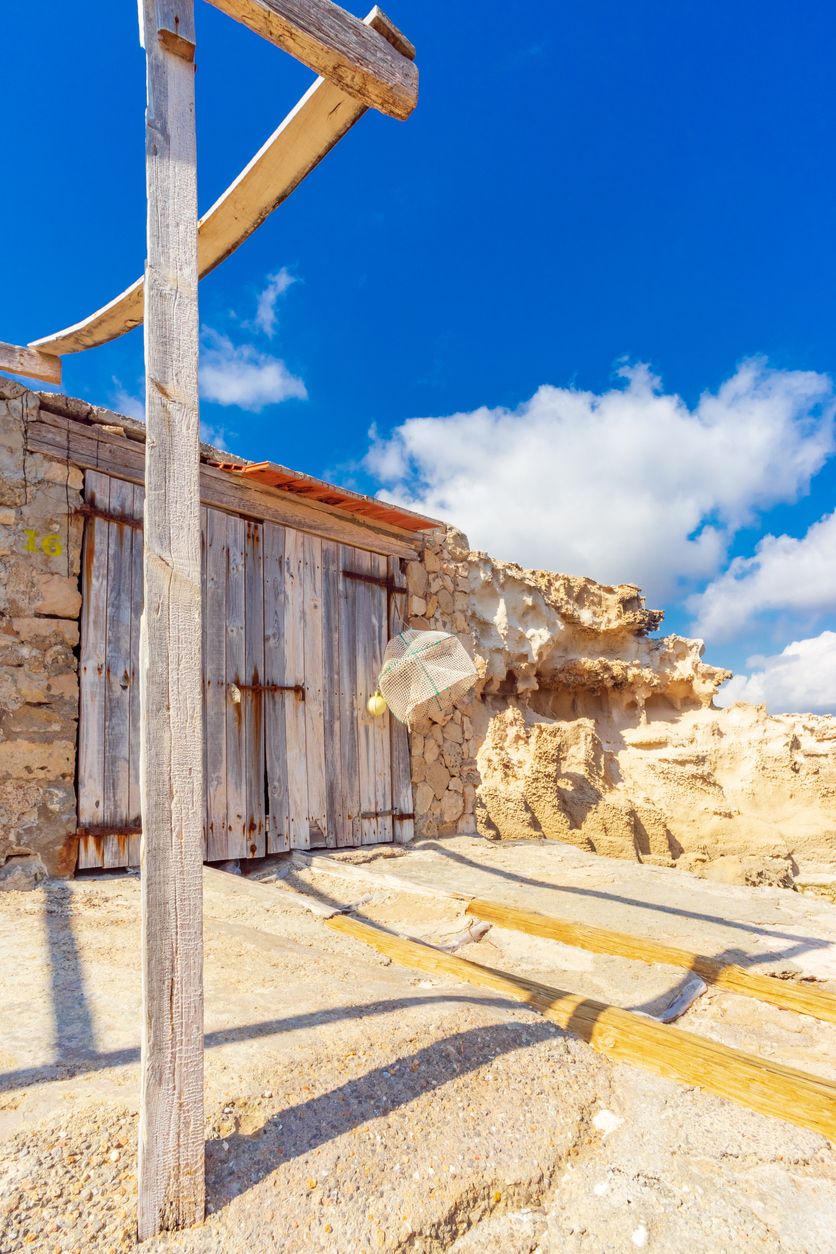 Restos del pasado salinero y marinero de Ibiza, en el Parque Natural de Ses Salines