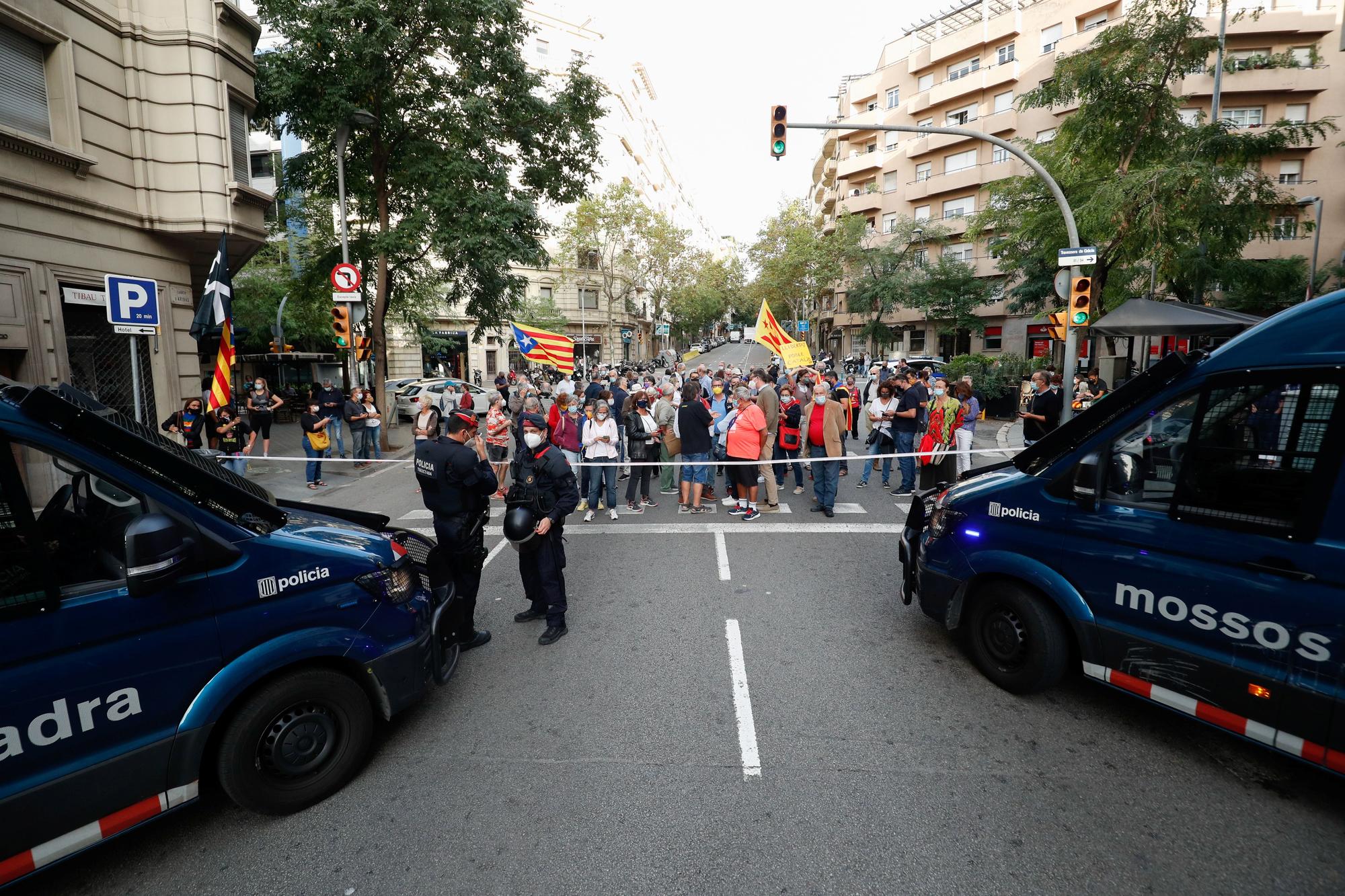 Manifestació a Barcelona en contra de la detenció de Carles Puigdemont a Itàlia