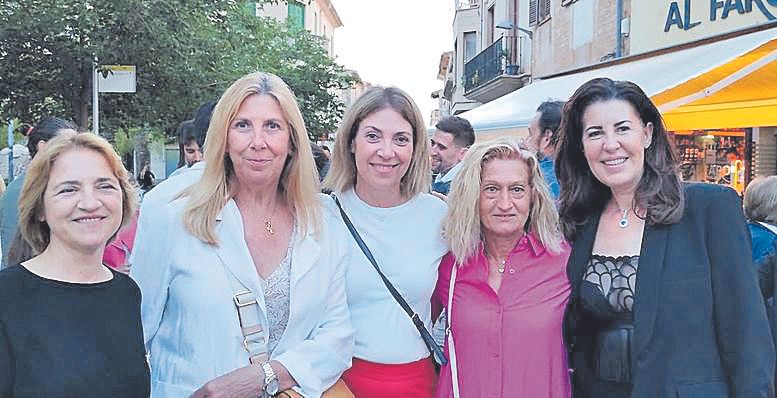 Naty Entrena, Marga Vicens, María Vicens, Remedios Cifuentes y Cati Noguera.