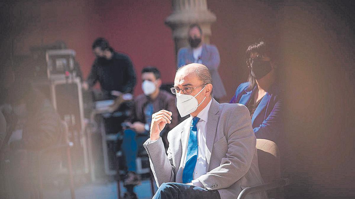 El presidente de Aragón, Javier Lambán, durante el recuerdo a Francisco Pradilla.