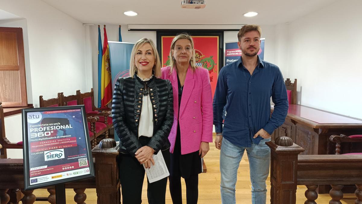 Por la izquierda, Susana Madera, Marisa González y Diego Álvarez, durante la presentación del programa en Siero.