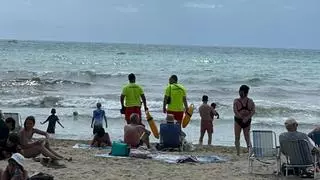 Alicante inicia la temporada alta en las playas con el servicio diario de socorrismo