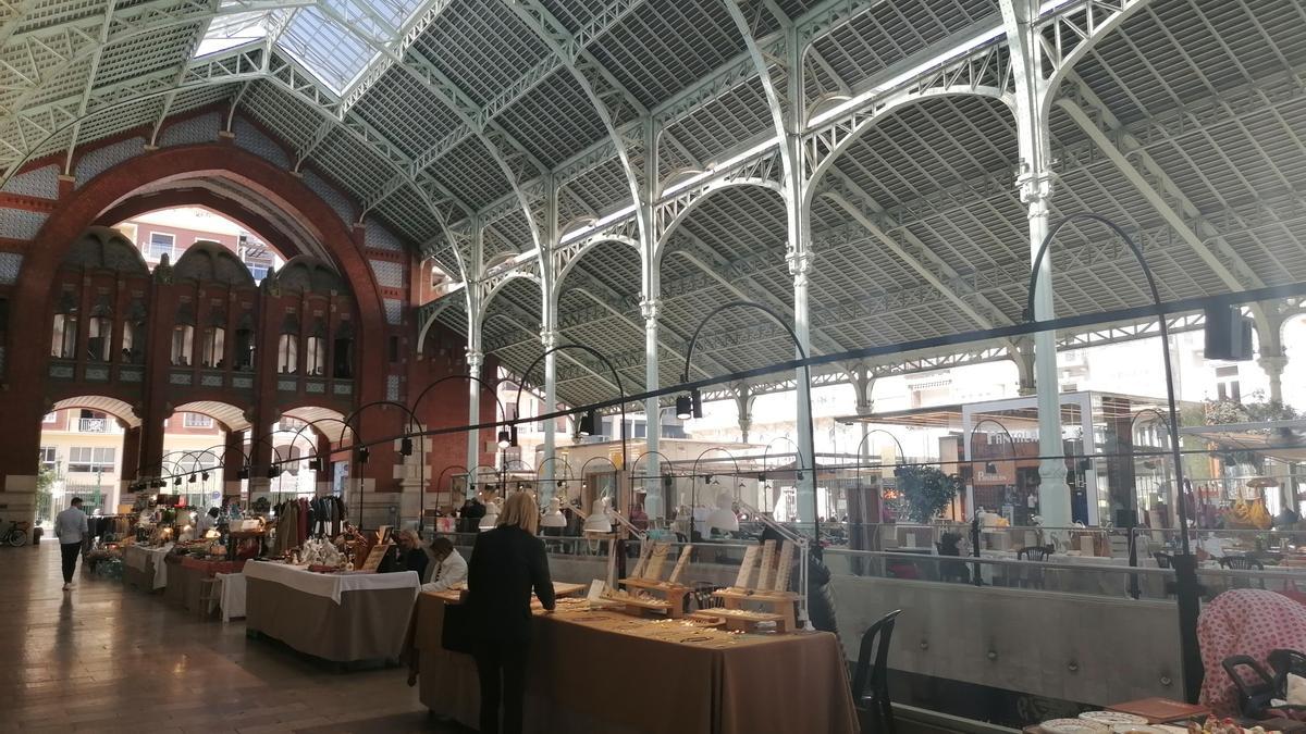 Cafeterías y mercadito &quot;vintage&quot; del Mercado de Colón