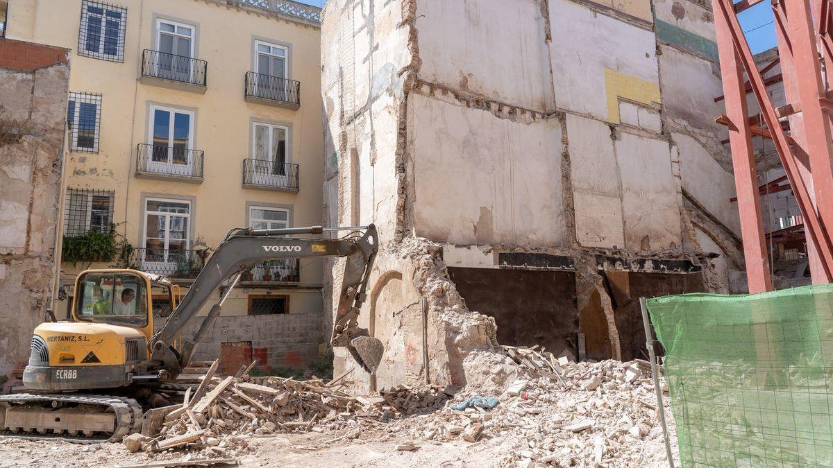 Estabilizan un edificio derrumbado en Cartagena