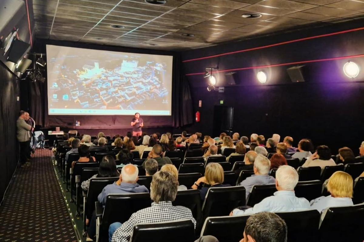 Públic assistent a la projecció de Popel a Tous aquest dissabte