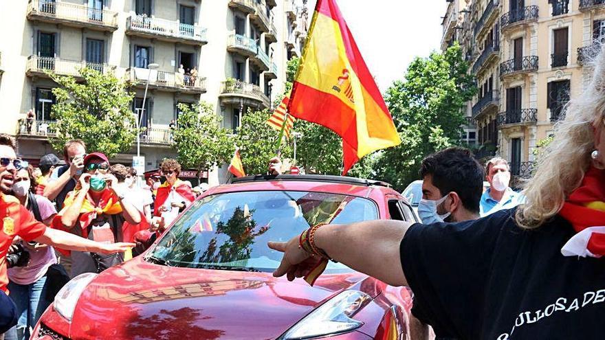 Uns 500 vehicles participen a Barcelona en la caravana de Vox