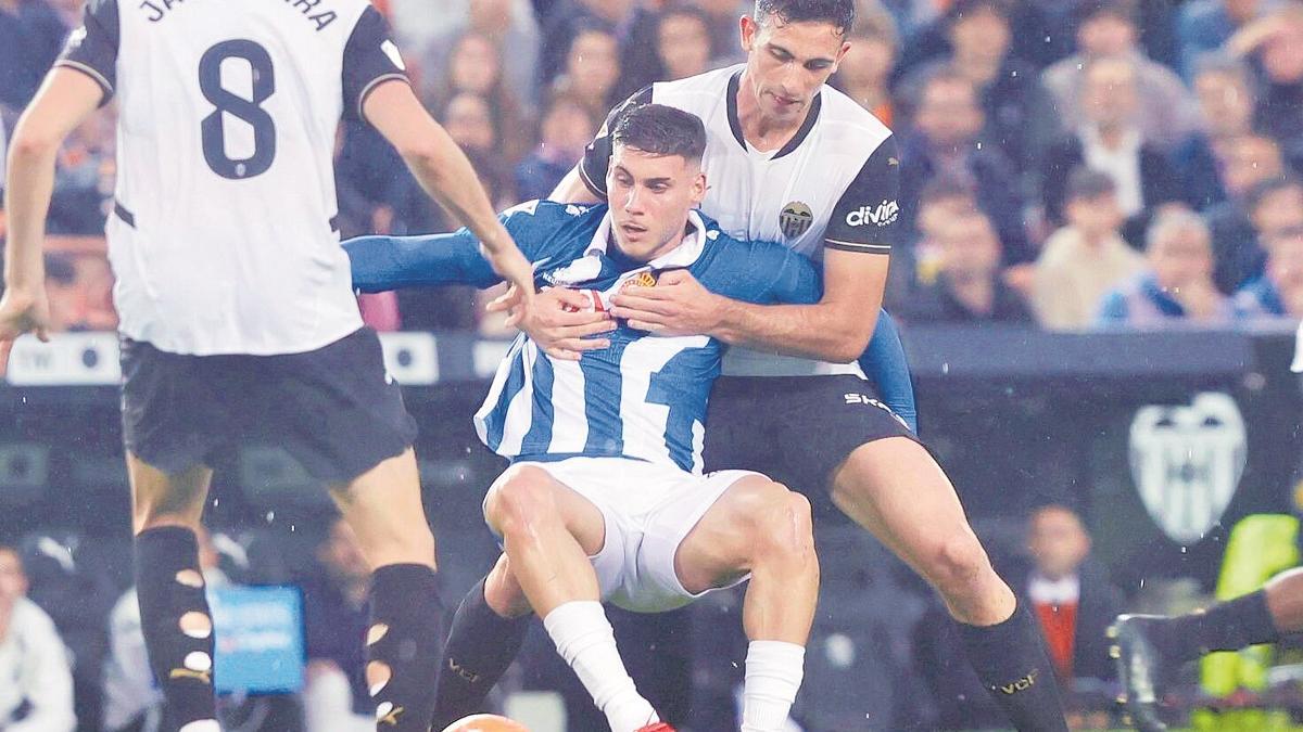 César Tárrega va tornar a ser un dels millors del València dimarts, contra l’Espanyol