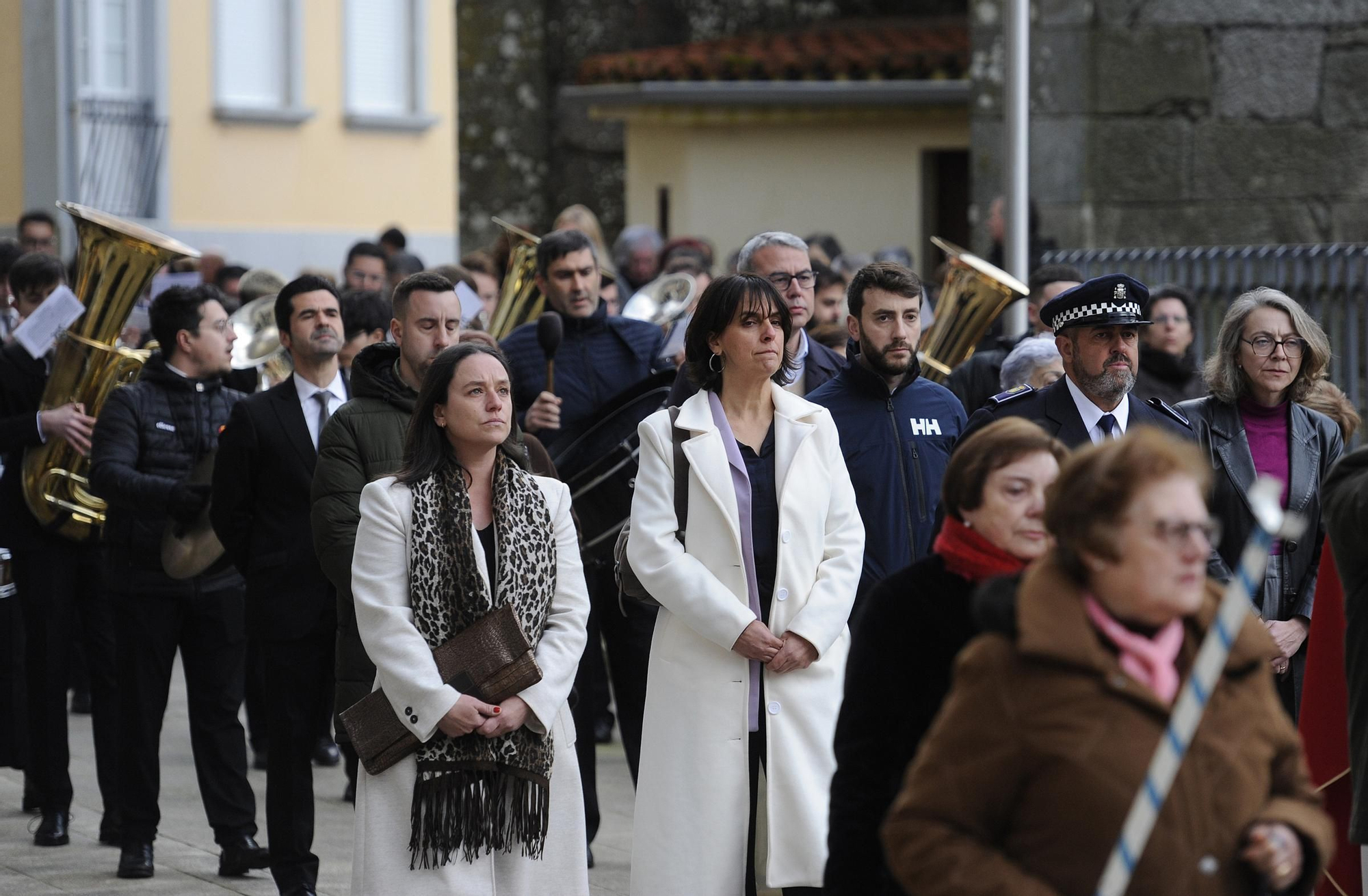 La alcaldesa, Paula Fernández, asistió a la procesión.