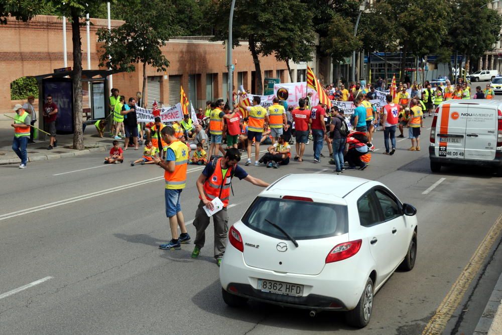 Manifestació dels treballadors de les ambulàncies de Girona