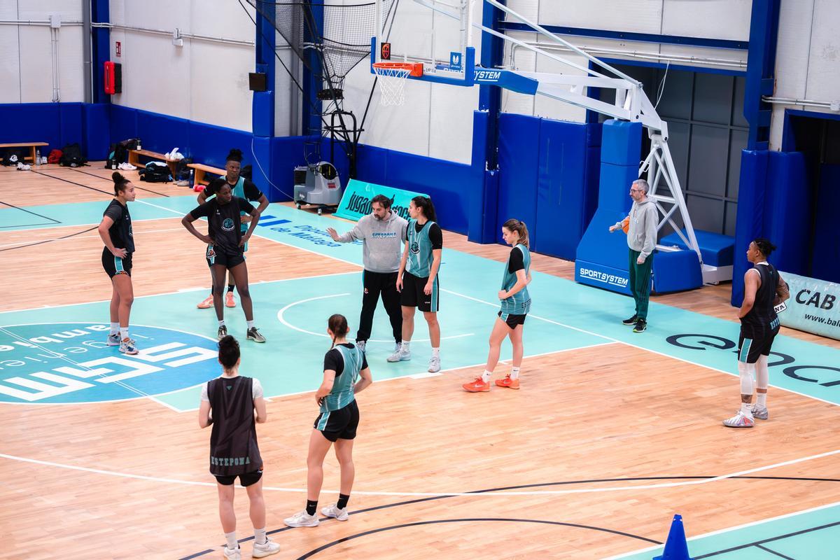 Entrenamiento del CAB Estepona.