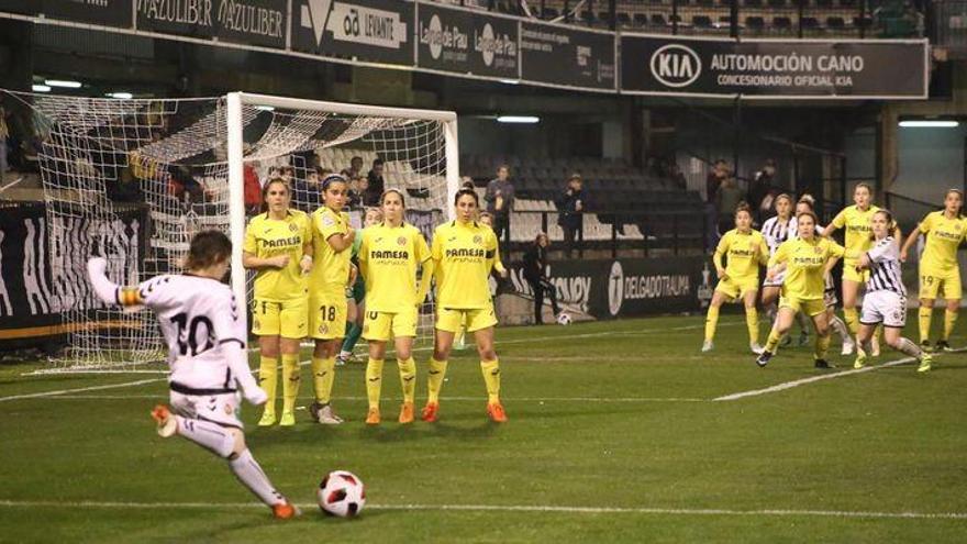 La fiesta del fútbol femenino reúne a 1.500 espectadores en Castalia (0-0)