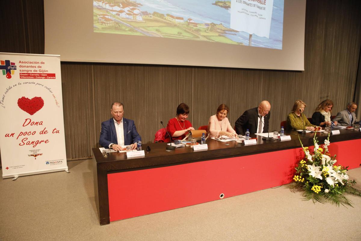 Misa y conferencia en la cita anual de la Asociación de Donantes de Sangre de Gijón (en imágenes) Misa y conferencia en la cita anual de la Asociación de Donantes de Sangre de Gijón (en imágenes)