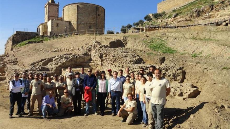 Nuevos hallazgos de diversas épocas junto al teatro romano de Medellín