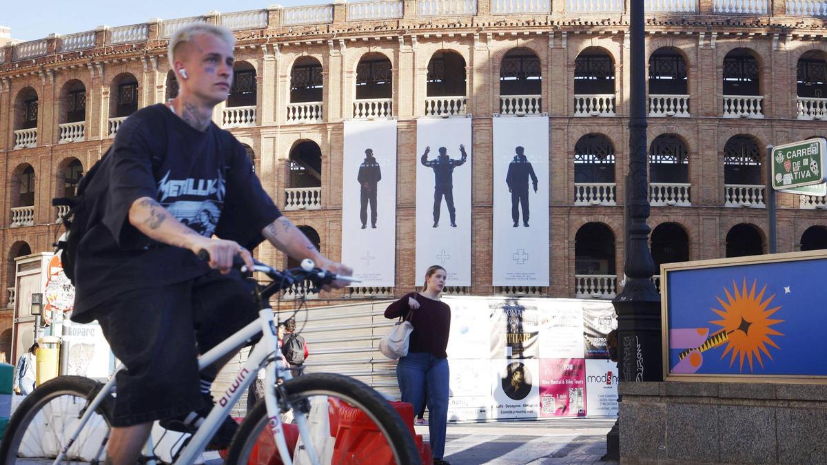 València. VLC. Carteles del rapero Hoke en la plaza de toros de València
