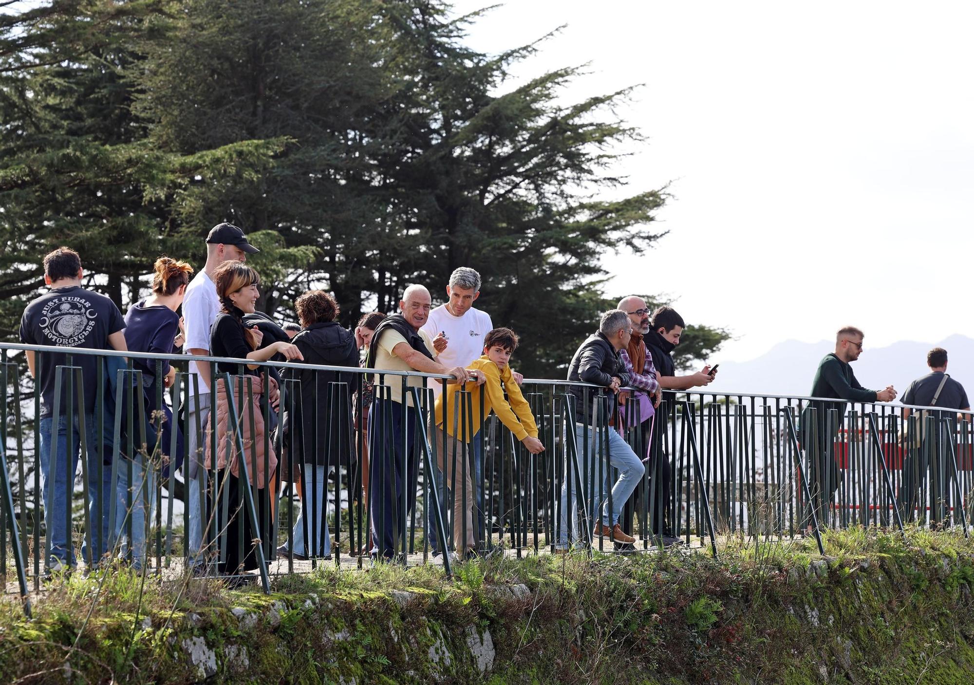 Los vigueses "hacen la fotosíntesis" antes de la llegada de la lluvia