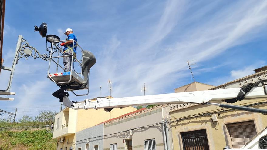 Comienza la renovación de 6.000 luminarias del alumbrado público de Elda