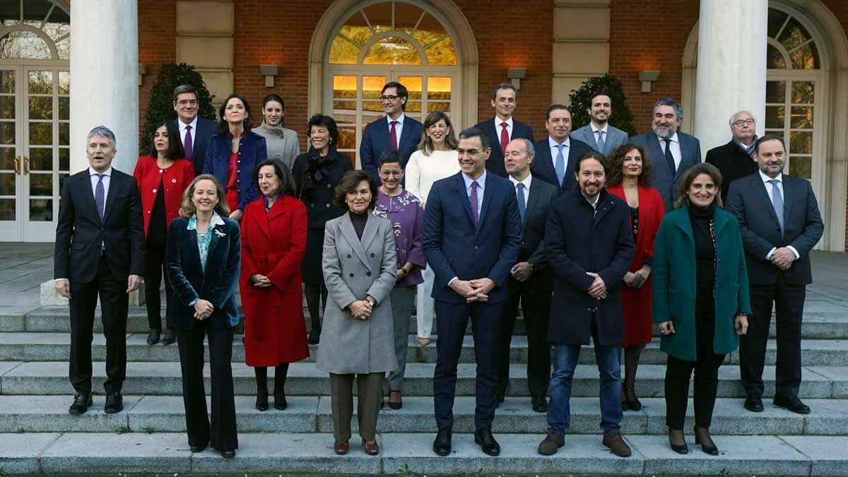 Foto de familia del Gobierno de Pedro Sánchez antes del primer Consejo de Ministros de la legislatura.