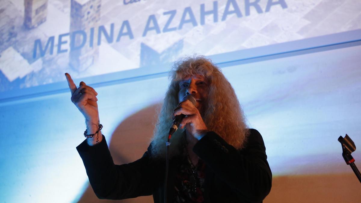 Manolo Martínez, durante un concierto de Medina Azahara.