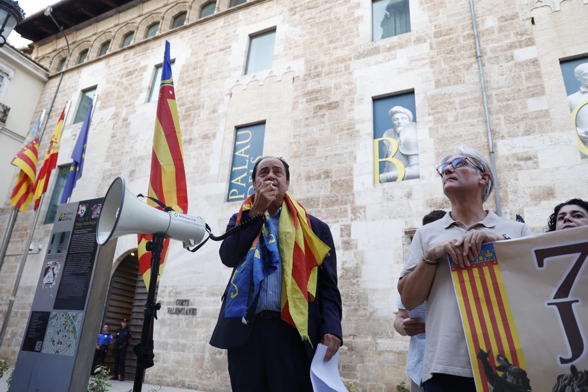 Acto de juristes valencians por el 750 aniversario de la muerte de Jaume I, con polémica por las banderas
