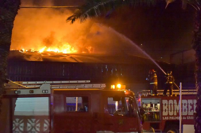 Incendio en la urbanización industrial Las Torres