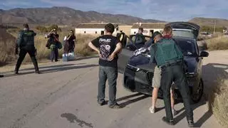 Un detenido y decenas de sancionados en la 'rave' de Fuente Álamo: la Guardia Civil corta el acceso