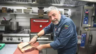Pablo Gallego vuelve a dar de comer a un famoso futbolista