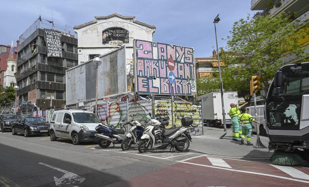 'El Kubo' y 'La Ruïna', dos inmuebles okupados desde hace años junto a la Bonanova de Barcelona