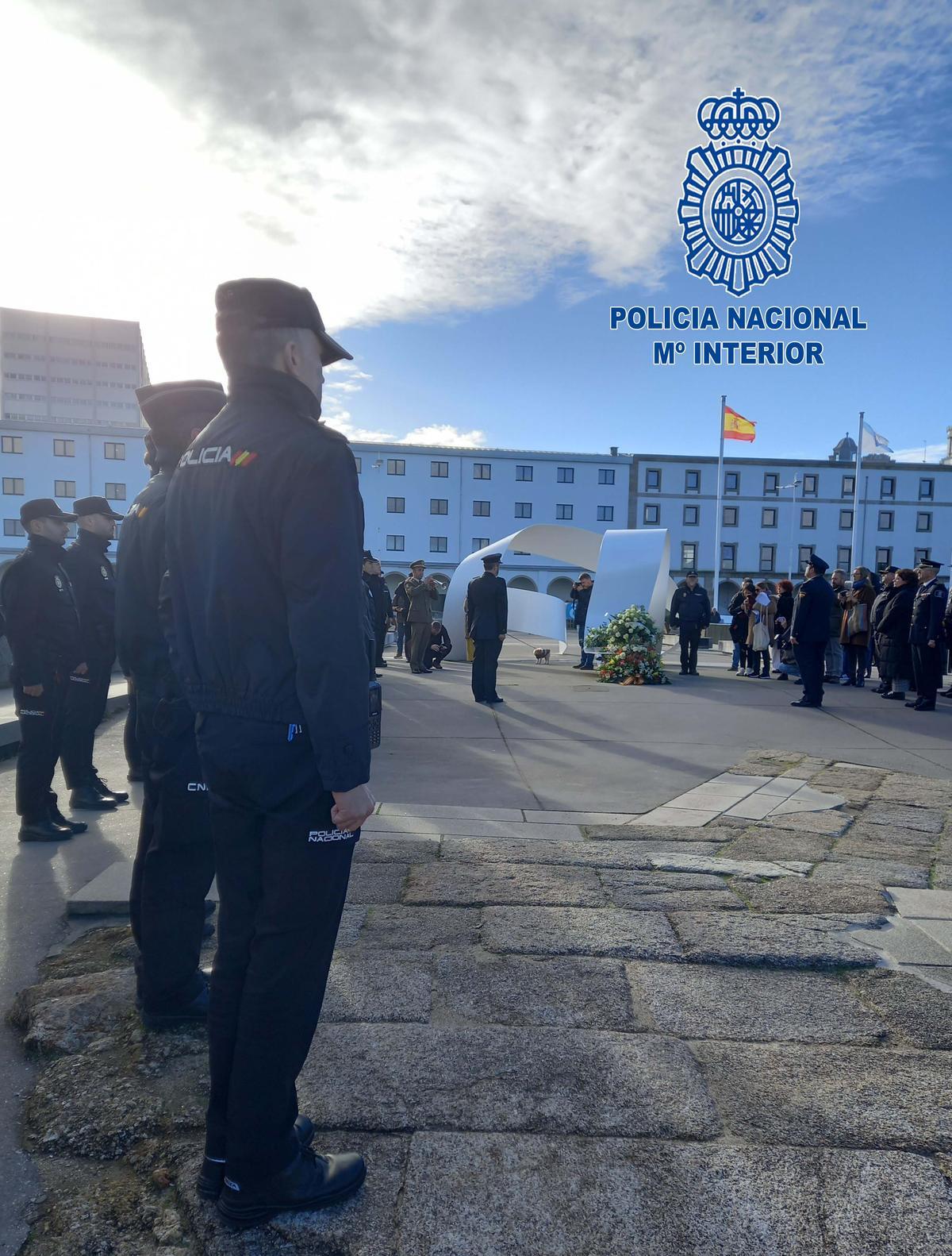 Homenaje de la Policía Nacional en A Coruña a los Héroes del Orzán, hoy en la Coraza.