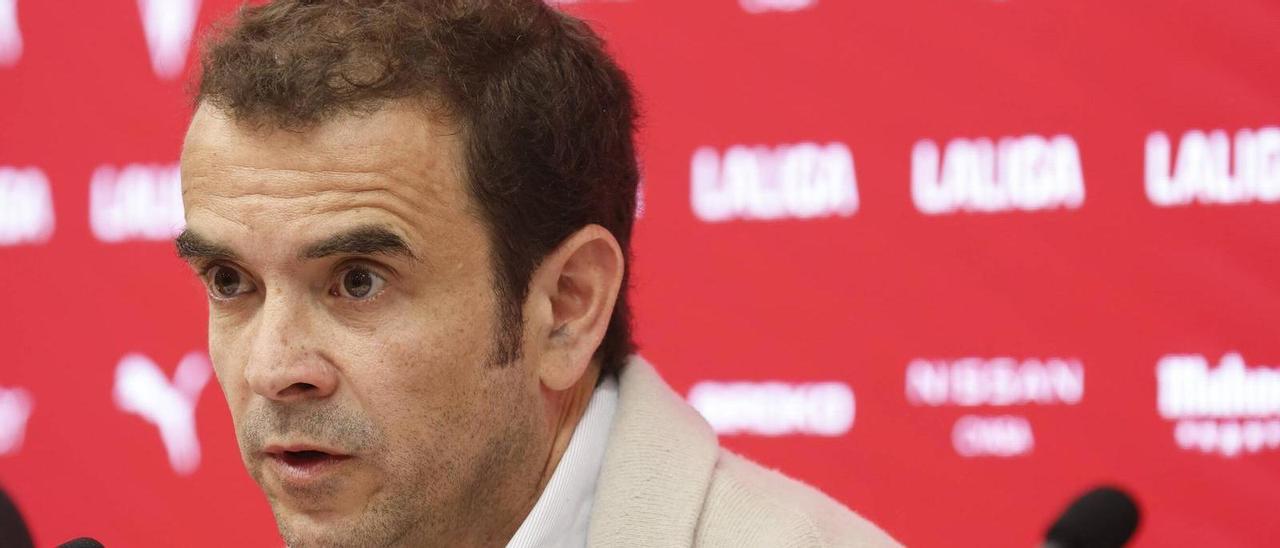 José Riestra, este lunes, en El Molinón.