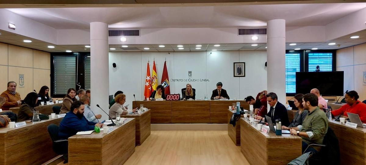 El pleno celebrado en el distrito de Ciudad Lineal, donde se aprobaron los nuevos presupuesto de cara a 2026.