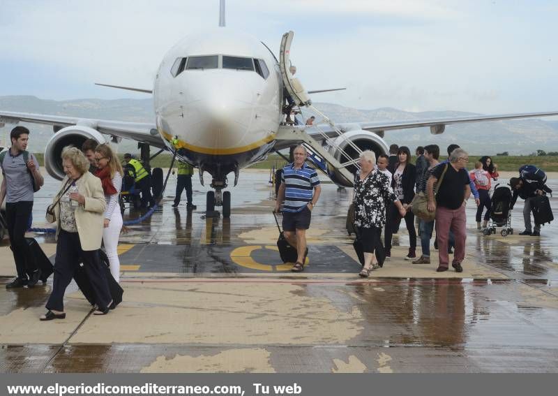 GALERÍA DE FOTOS -- Primer vuelo comercial en el aeropuerto de Castellón