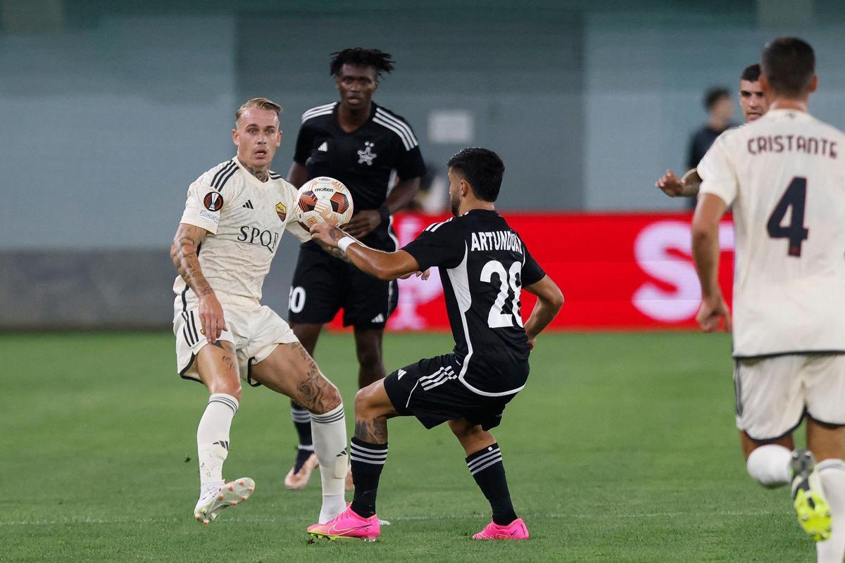 Resumen, goles y highlights del Sheriff 1 - 2 Roma de la jornada 1 de la fase de grupos de la Europa League