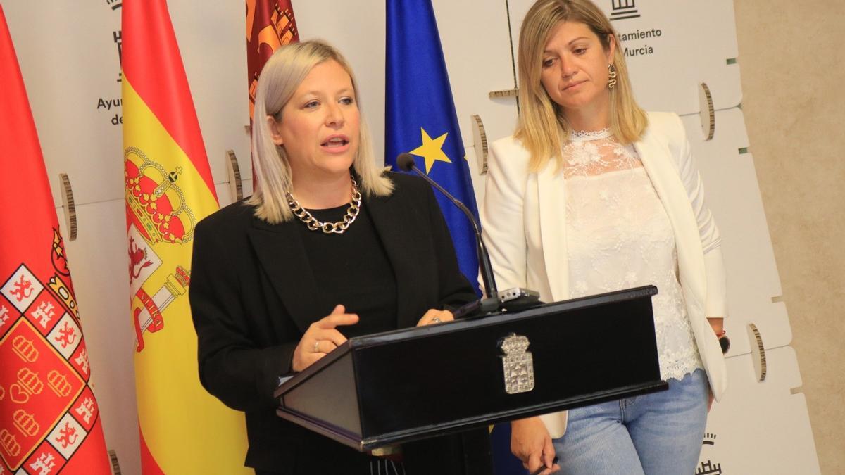 La la concejala de Pedanías y Barrios, Recursos Humanos y Desarrollo Urbano del Ayuntamiento de Murcia, Ainhoa Sánchez, en rueda de prensa