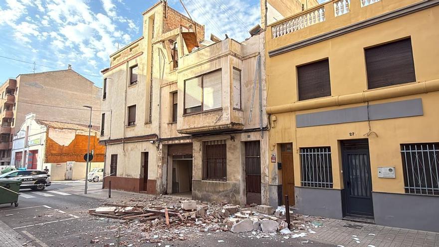 Vídeo: Derrumbe de una vivienda en la calle Barrachina de Castelló