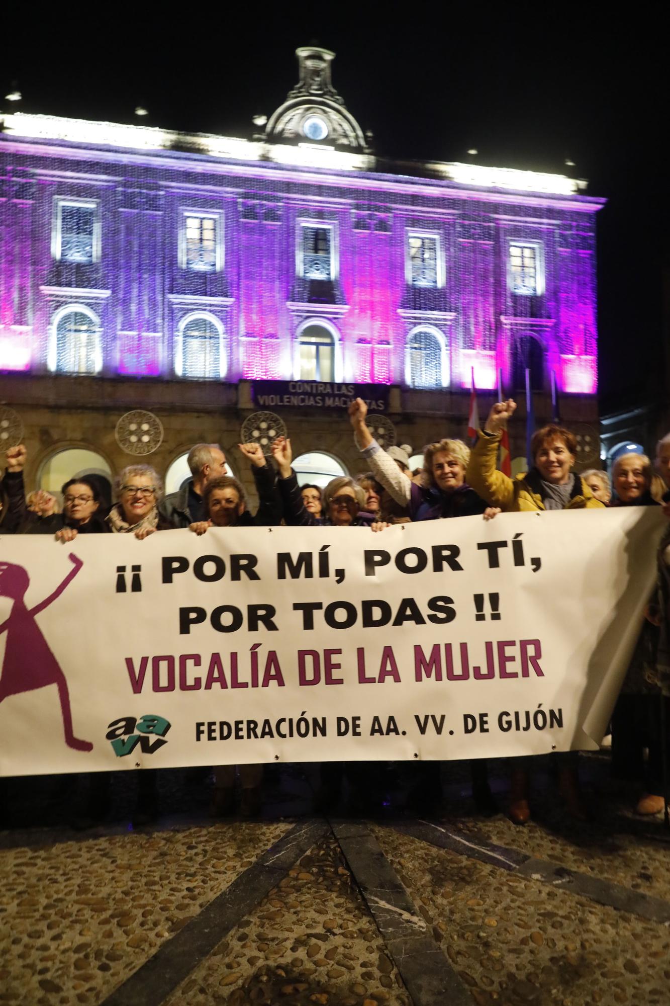 En imágenes: Gijón se cita en la plaza Mayor por el Día Internacional de la Eliminación de la Violencia contra las Mujeres