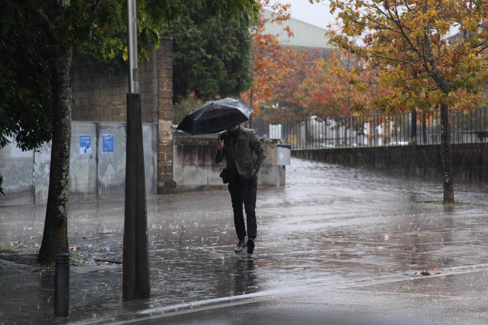 Temporal en Santiago, en alerta amarilla por lluvias, viento y fuerte oleaje