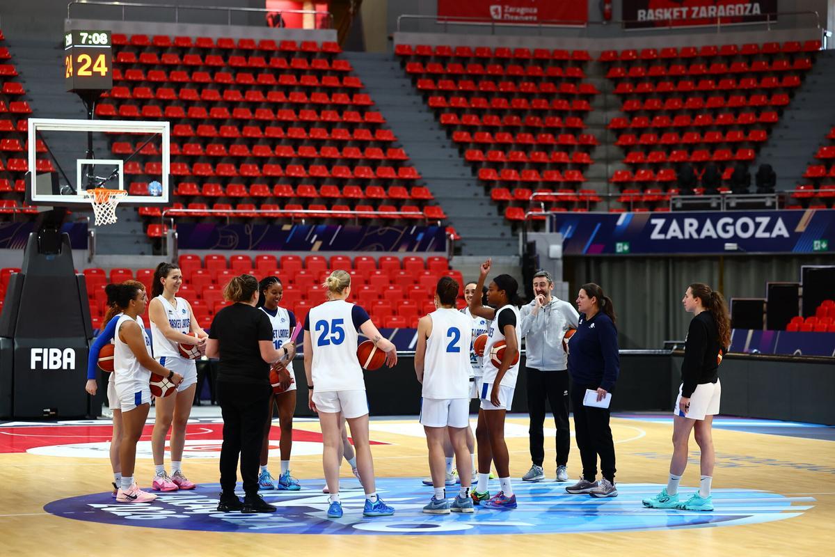 FASE FINAL SIX DE BALONCESTO FEMENINO EN EL PABELLON PRINCIPE FELIPE CON EL CASADEMONT ZARAGOZA